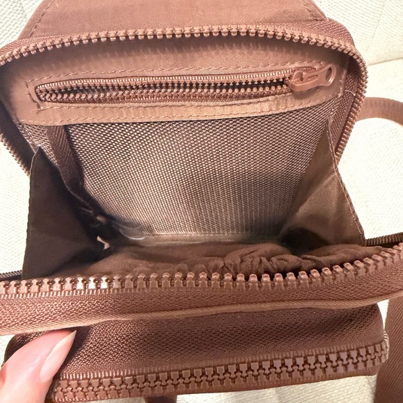 BEIS The Sports Sling in Maple - Picture 5 of 6